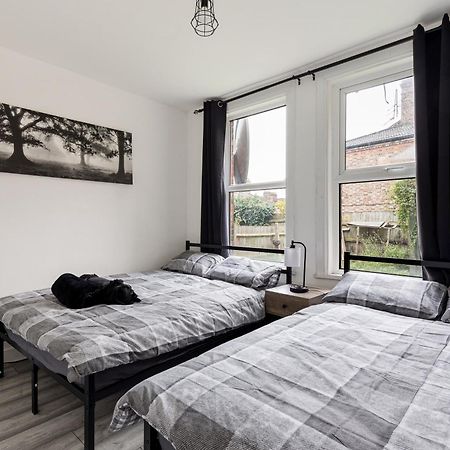 Beautifully Modern 2-Bed Apartment W/Garden Лондон Экстерьер фото