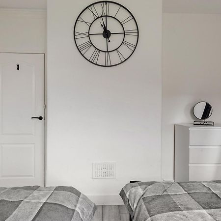 Beautifully Modern 2-Bed Apartment W/Garden Лондон Экстерьер фото