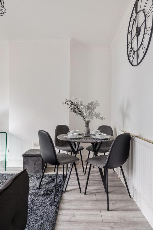 Beautifully Modern 2-Bed Apartment W/Garden Лондон Экстерьер фото