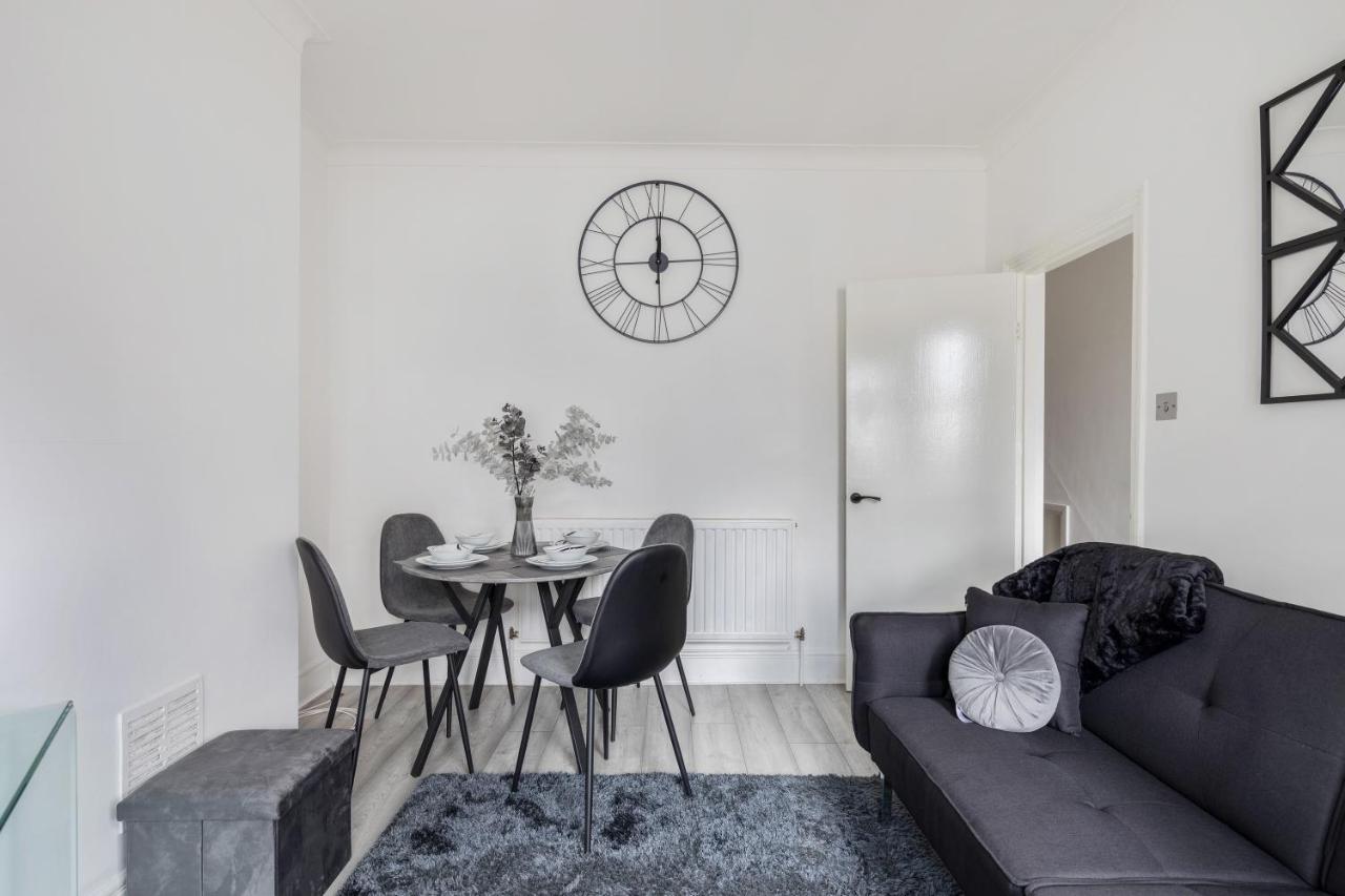 Beautifully Modern 2-Bed Apartment W/Garden Лондон Экстерьер фото