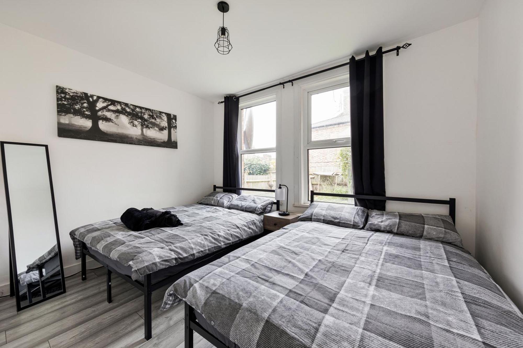 Beautifully Modern 2-Bed Apartment W/Garden Лондон Экстерьер фото